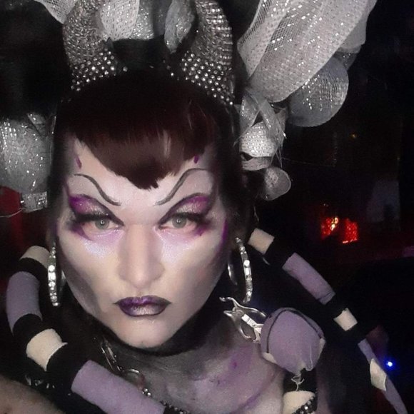 Meet Maralee. A Lifelong makeup lover and artist, my face is my favorite canvas. - Picture 2 of 13